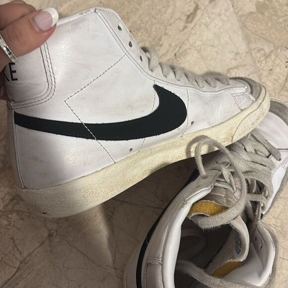 Nike Women's Sneakers - White and Gray - Picture 2 of 7